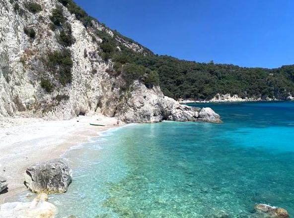 modernfashionideas | Kayak in Turquoise Bay: Paddle through the clear waters of Turquoise Bay