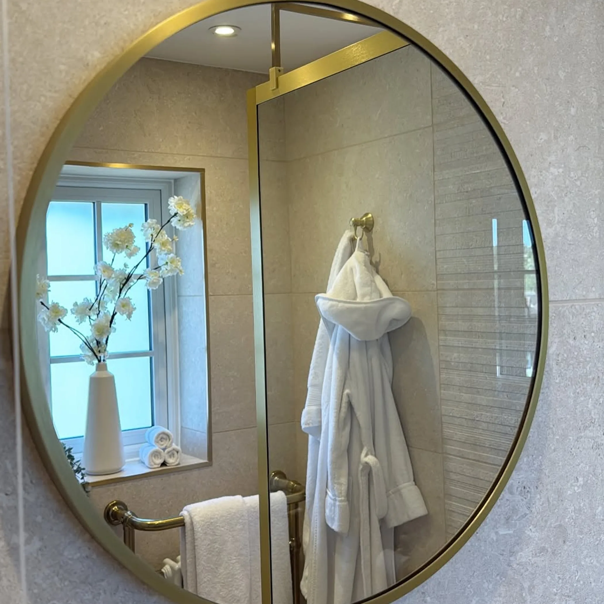 clear sharp bathroom photo